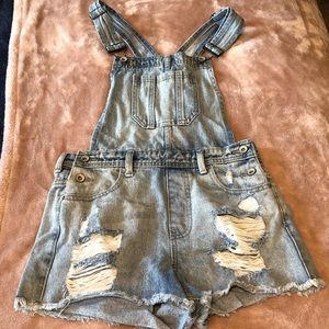 Short overalls